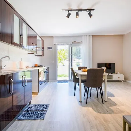 Сasa de vacaciones Fascinating Home With Shared Pool Surrounded By Nature In Marmaris *