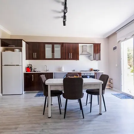 Сasa de vacaciones Fascinating Home With Shared Pool Surrounded By Nature In Marmaris *