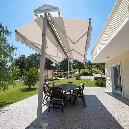 Сasa de vacaciones Fascinating Home With Shared Pool Surrounded By Nature In Marmaris *